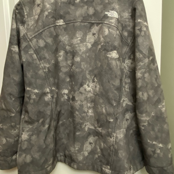 EEUC The North Face Grey Winter Camo print
jacket - Picture 4 of 6